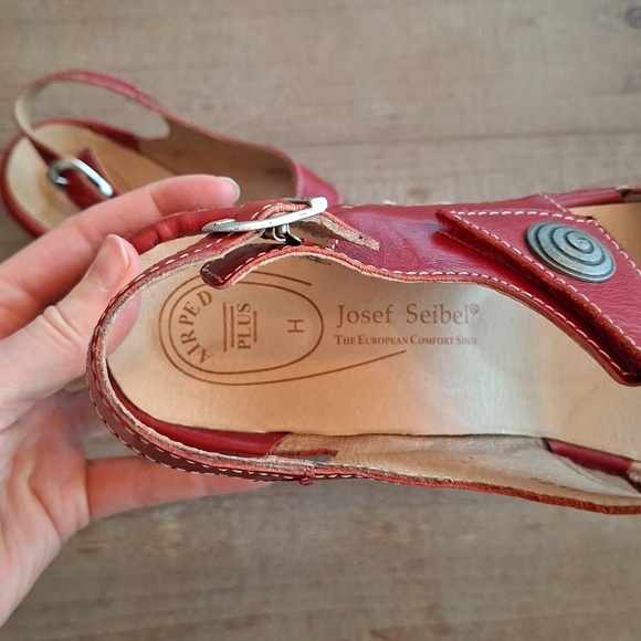 Josef Seibel Red Leather Slingback Sandals with Decorative Button (EU 42/US 11) - Picture 5 of 9